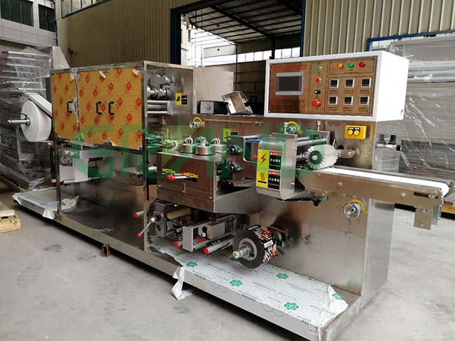 Mesin pembungkusan tisu basah