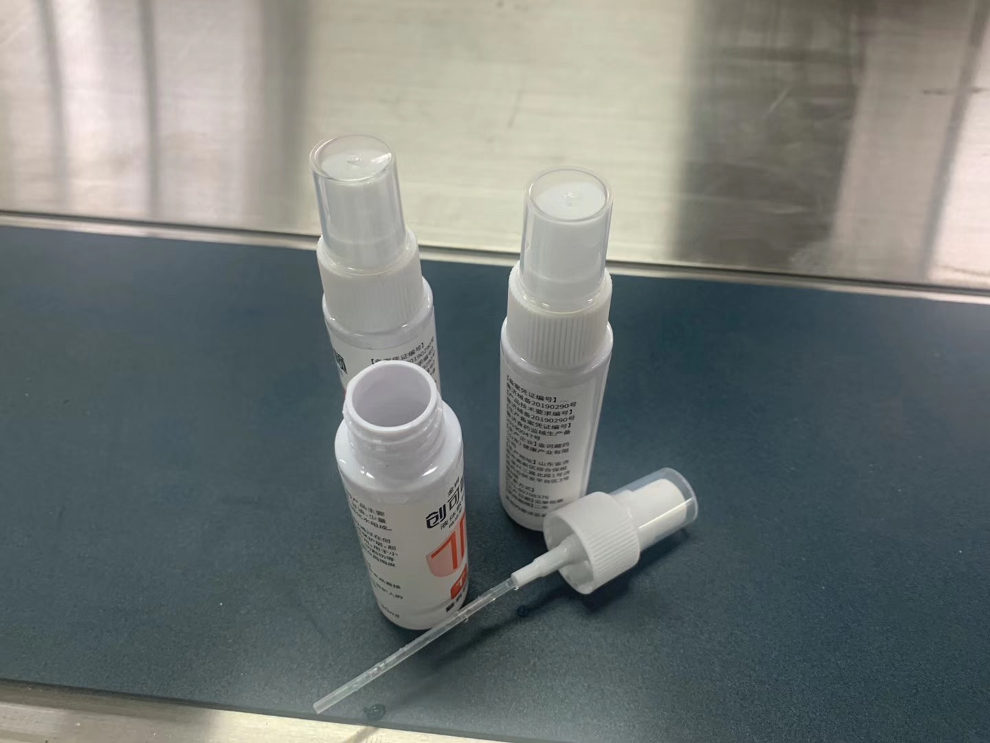 Pengisian botol pembasmian alkohol dan sampel mesin capping