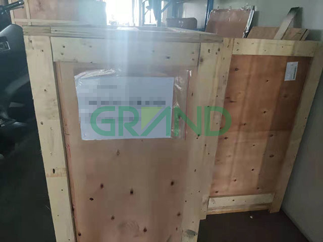 Penyejuk air sebagai aksesori untuk mesin utama