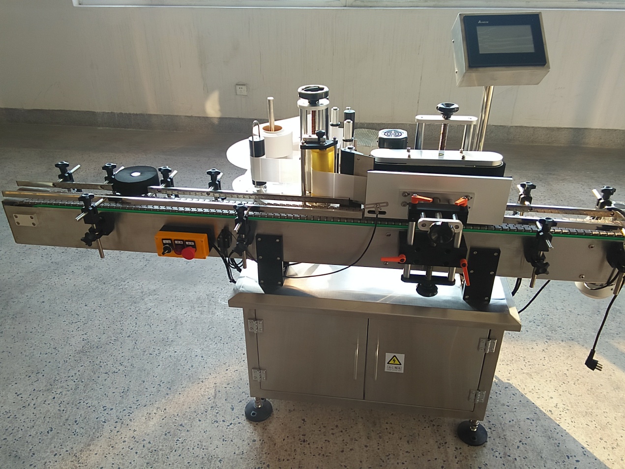 Mesin pelabelan pelekat automatik