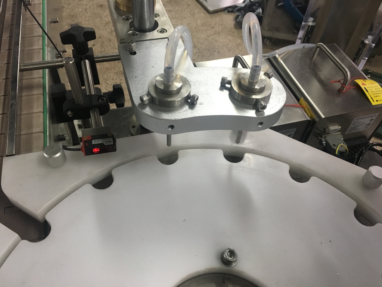 Pengisian botol pembasmi kuman alkohol dan mesin capping03