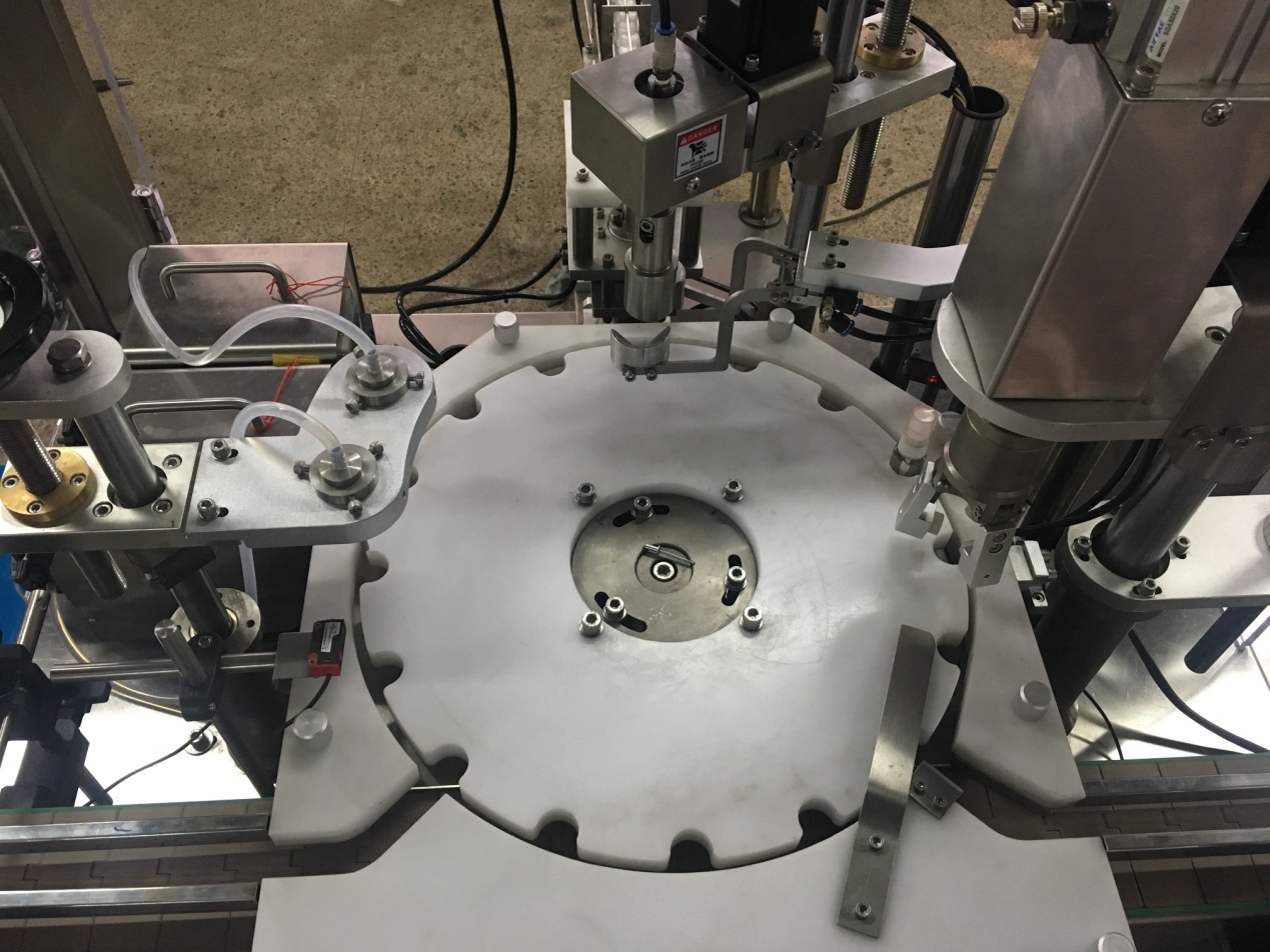 Pengisian botol pembasmi kuman alkohol dan mesin capping02